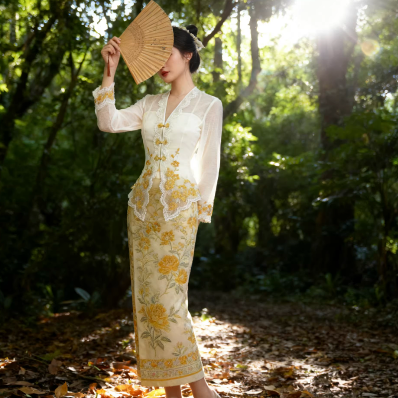 Batik Sarong Wrap - Комплект одежды Little Nyonya с вышивкой