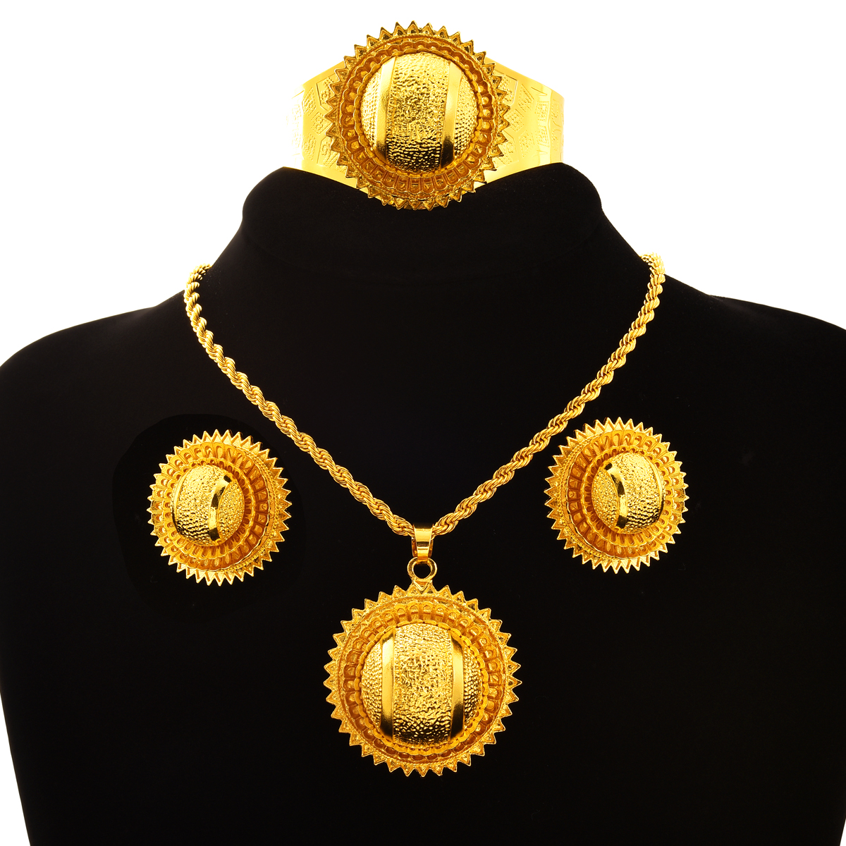 Ethnic Fashion In Dubai - Комплект ювелирных изделий из колье, серёг,