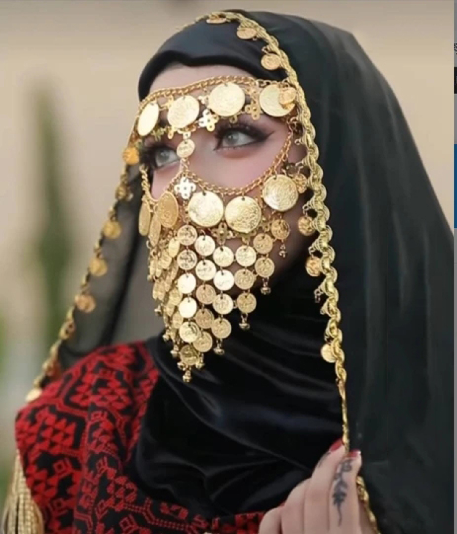 Fashion Ethnic Indian Clothing - 4-маска с кисточками в виде золотой