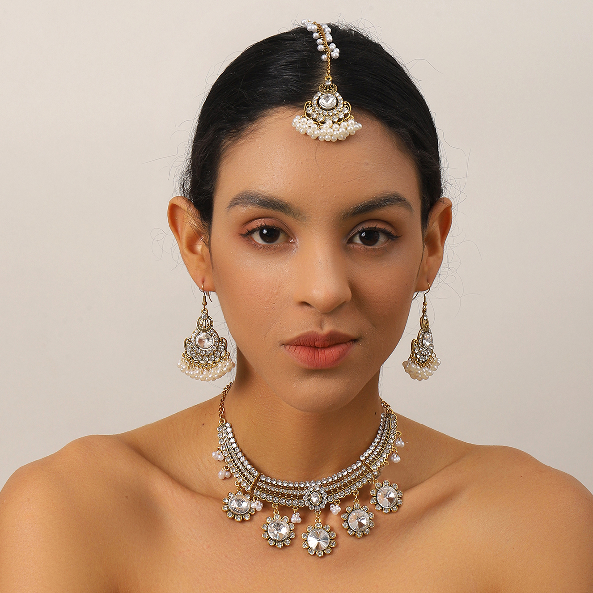 Ethnic Fashion In Dubai - Роскошный комплект ювелирных изделий с круглыми
