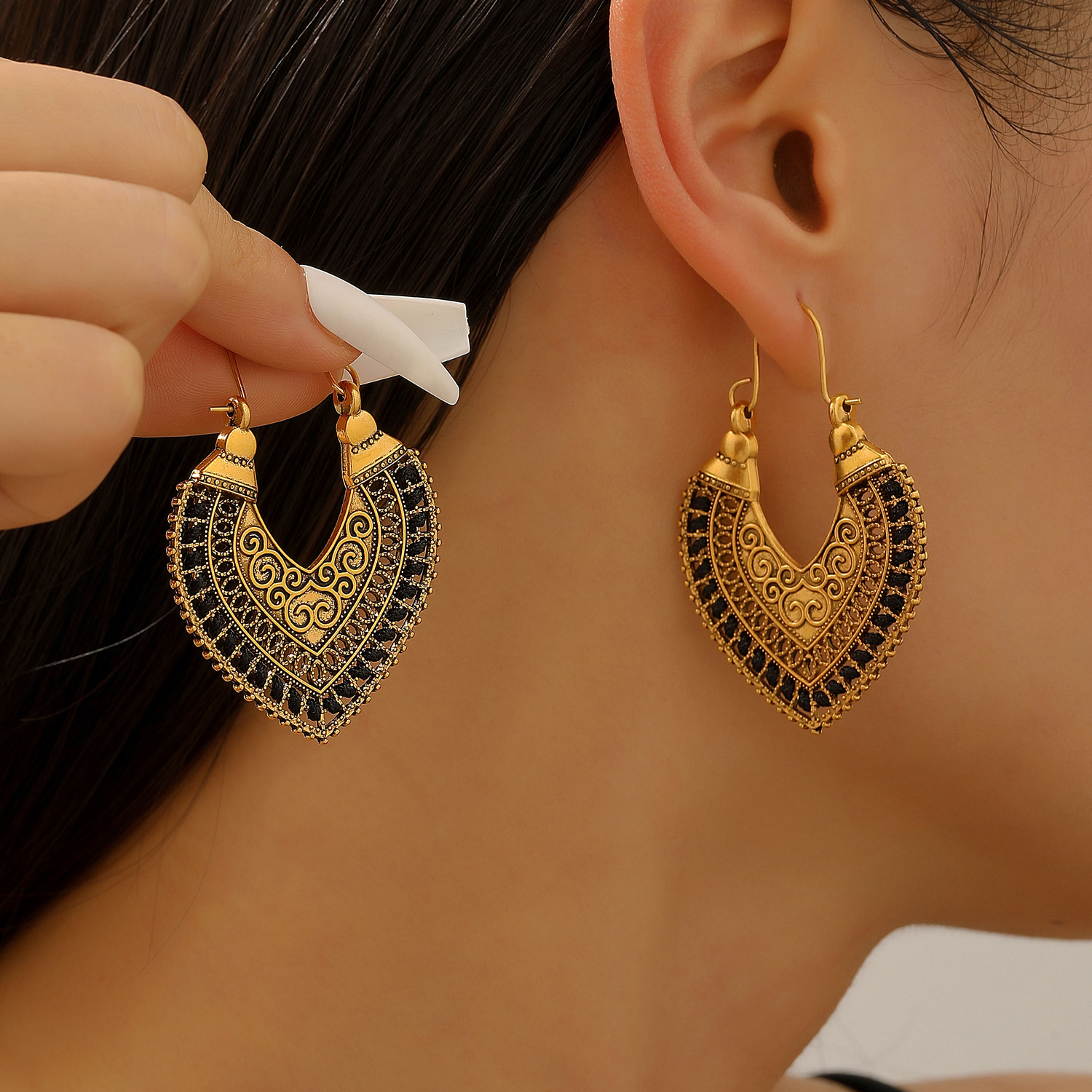 Ethnic Fashion Trends 2026 - Винтажные богемные серьги-подвески под старинное золото
