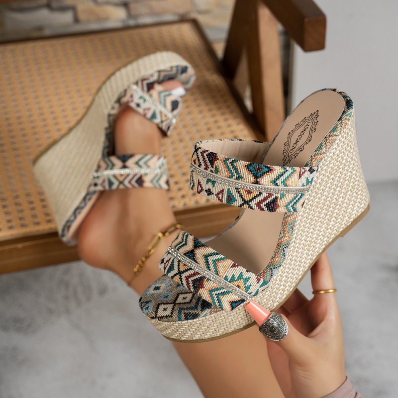 Новые летние женские сандалии  – обзор и цена Ethnic Fashion Trends 2026